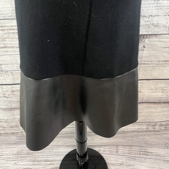 Milano Skirt size Medium Black Sweater Fleece Faux Leather A Line Knee Stretch - Picture 4 of 8